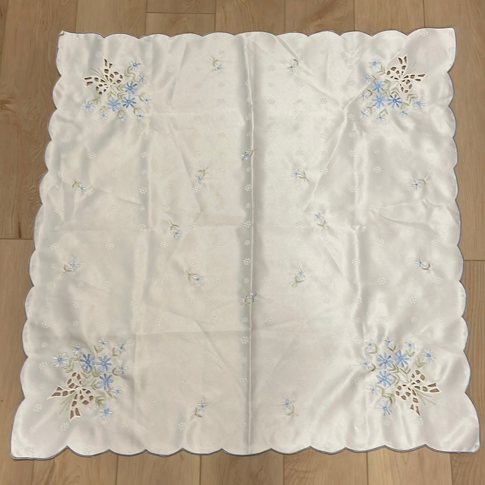 Vintage Embroidered Tablecloth, approx 33” square
